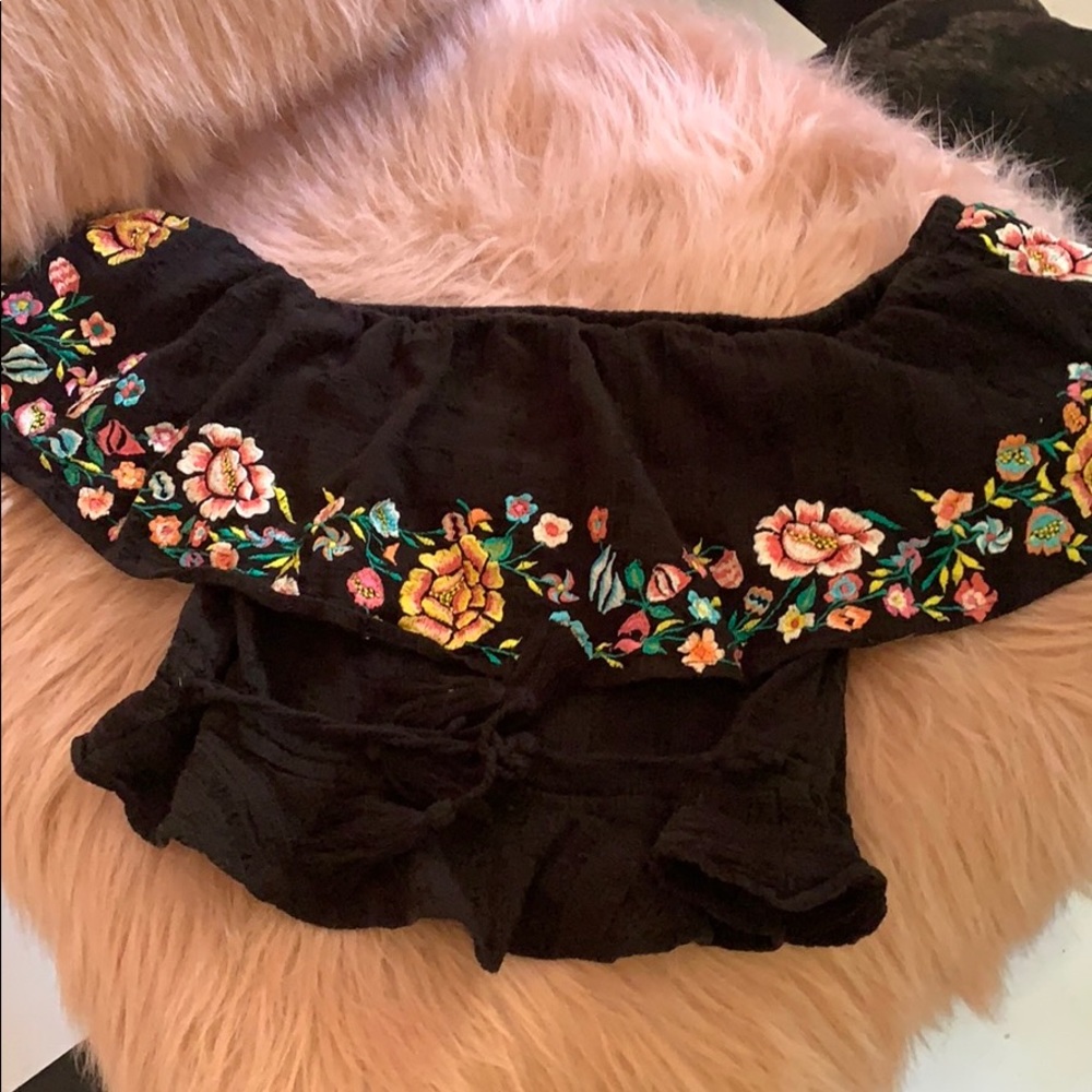 Rahi Cali Floral Embroidered Boho Crop